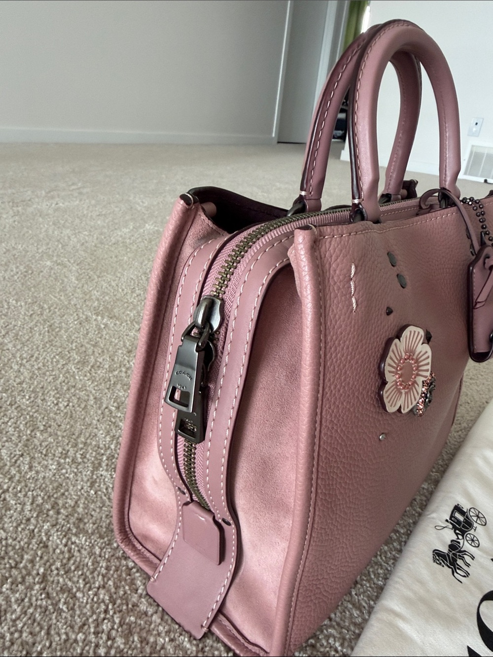 Coach rogue 30 Pebbled Leather suede bag with studs and tea roses - Picture 7 of 16